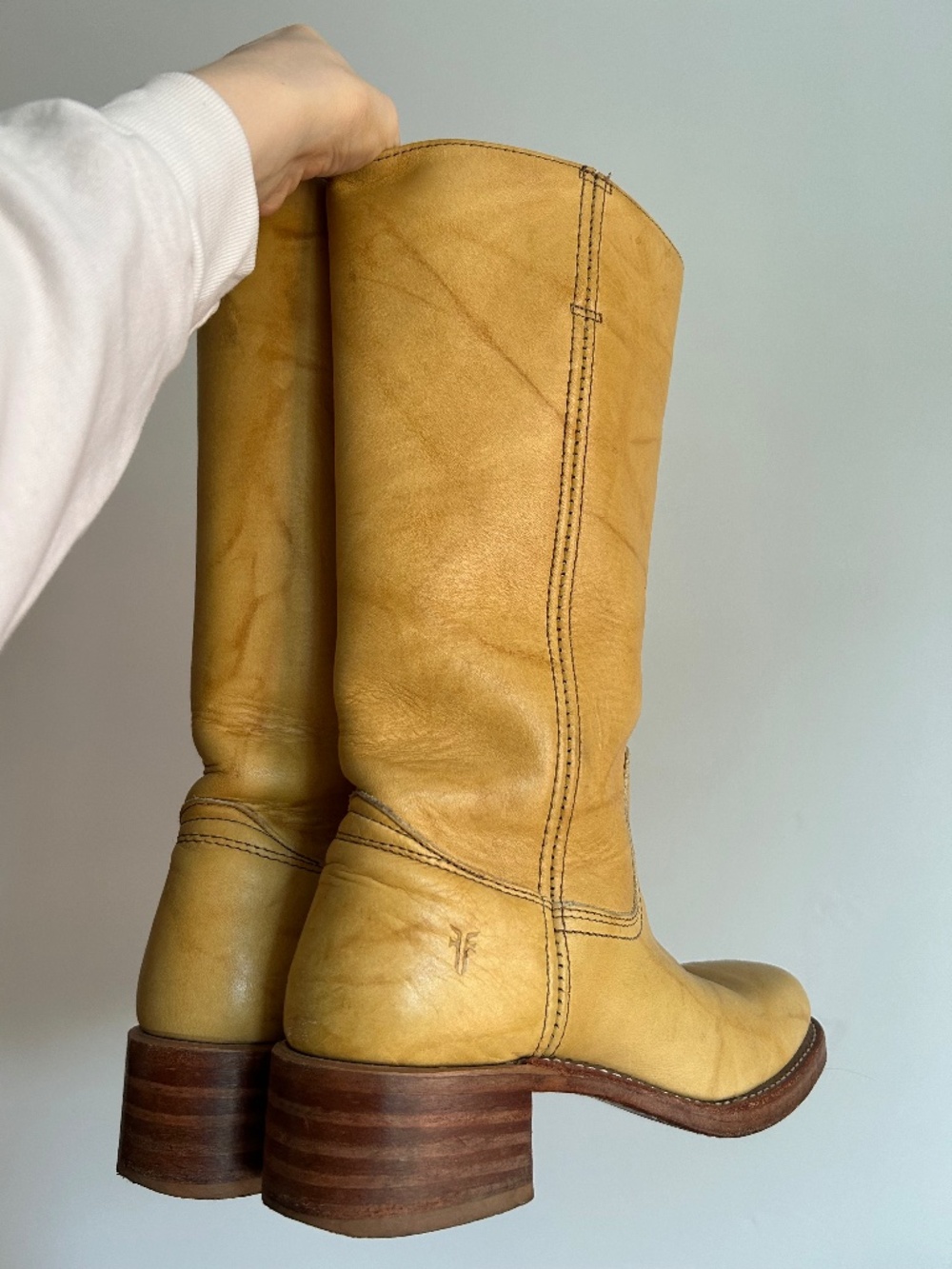 Frye Campus 14L banana size 8